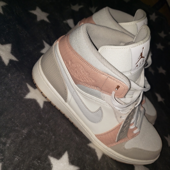 Jordan 1 Mid Milan Special edition Jordans immaculate condition and suedeproofer - Picture 4 of 14